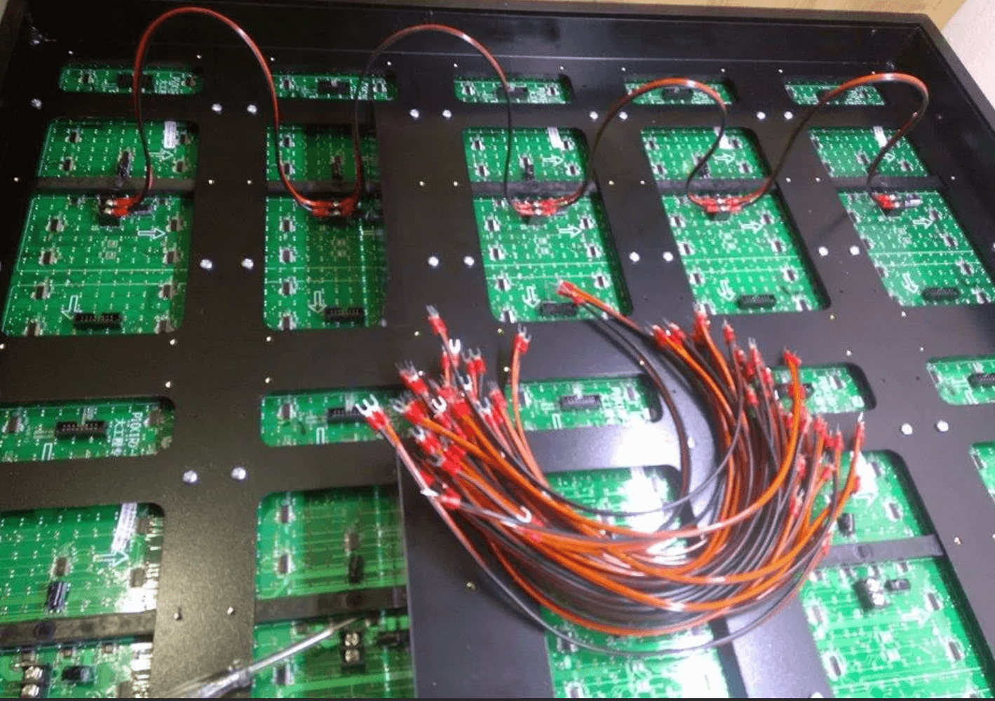 Kayan Yazı ve LED Ekran Montajı